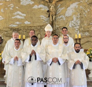 05 frades foram ordenados diáconos na Paróquia São Marcos e São Lucas no último sábado (15)