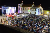 Frades e fiéis se reúnem para celebrar a padroeira no Santuário Franciscano de Nossa Senhora das Candeias