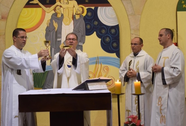 Provincial celebra os estigmas de São Francisco na Capela do Seminário Maior São Francisco de Assis