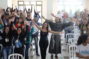 Frades do SAV participam do Encontro de Jovens no Jardim da Imaculada