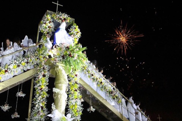 Tributo a Nossa Senhora reúne duas mil pessoas no Jardim da Imaculada