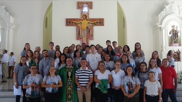 Na Paróquia Santo Antônio do Menino Deus, Frei Amilton coordena Consagração de novos membros à MI