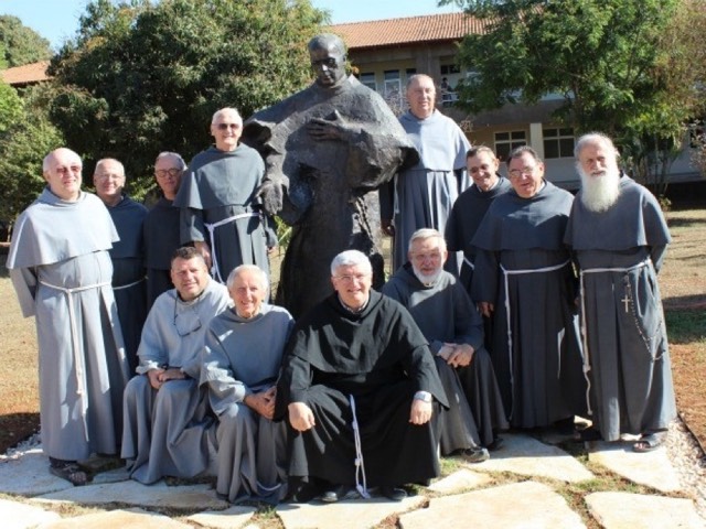 Franciscanos: como viver a pobreza hoje