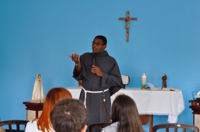 Tarde de Louvor e Despertar Vocacional promovido pelo Serviço de Animação Vocacional