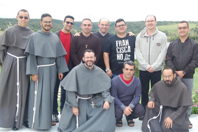 Neo sacerdotes, frades neo-professos solenes e Provincial participam do Quinquênio Formativo a Nível Provincial